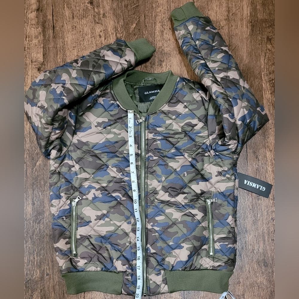 Women's Camo Front Zip Puffer Jacket - Picture 5 of 9